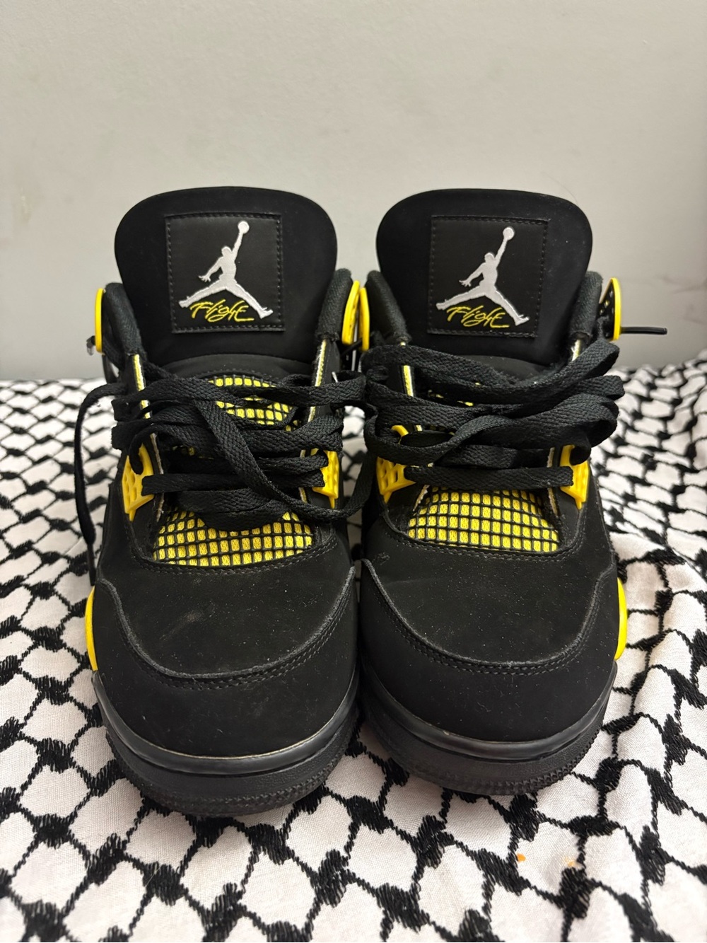 Jordan 4 Black and Yellow Thunders Retro Basketball Sneakers